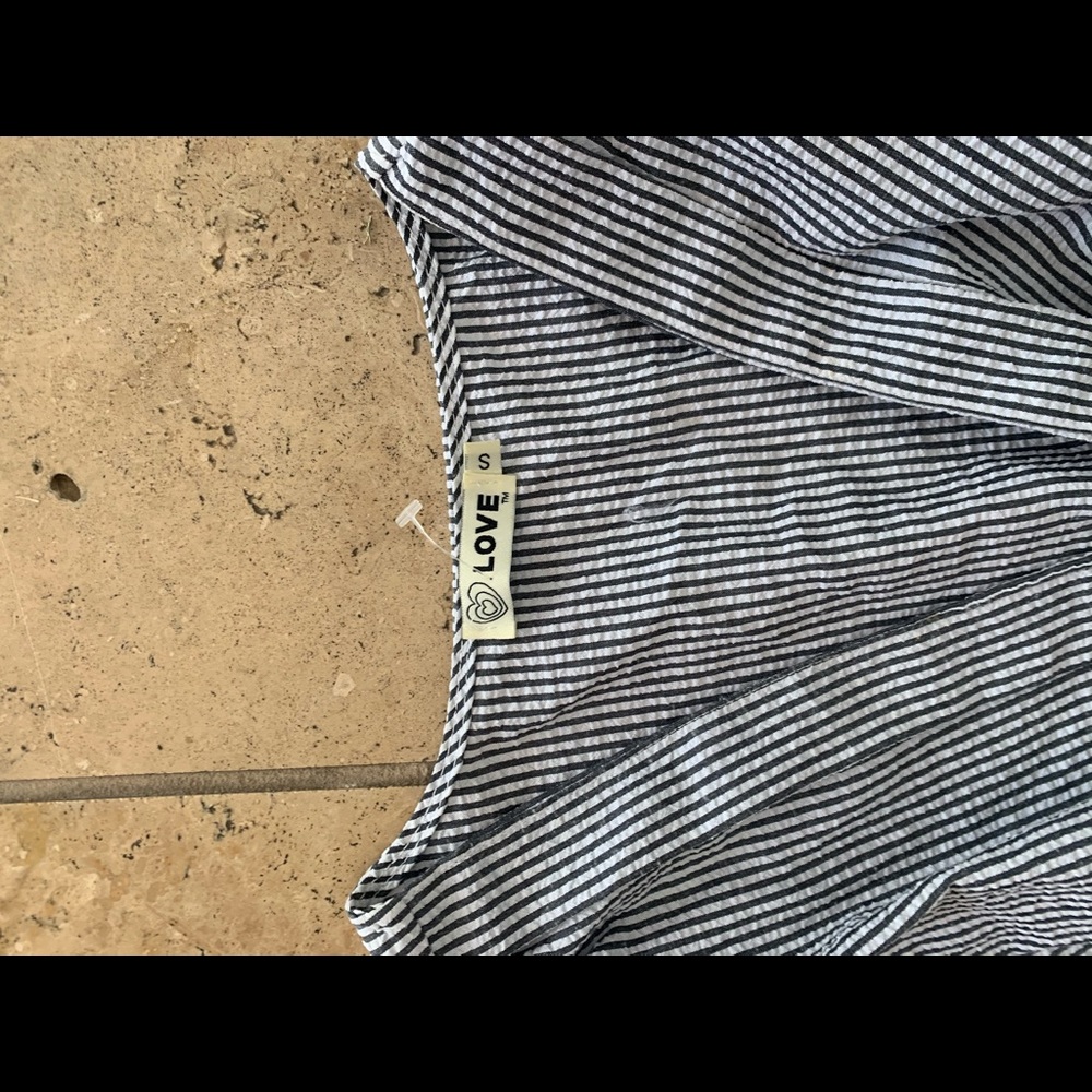 LF Striped Ruffle Top - Picture 3 of 6